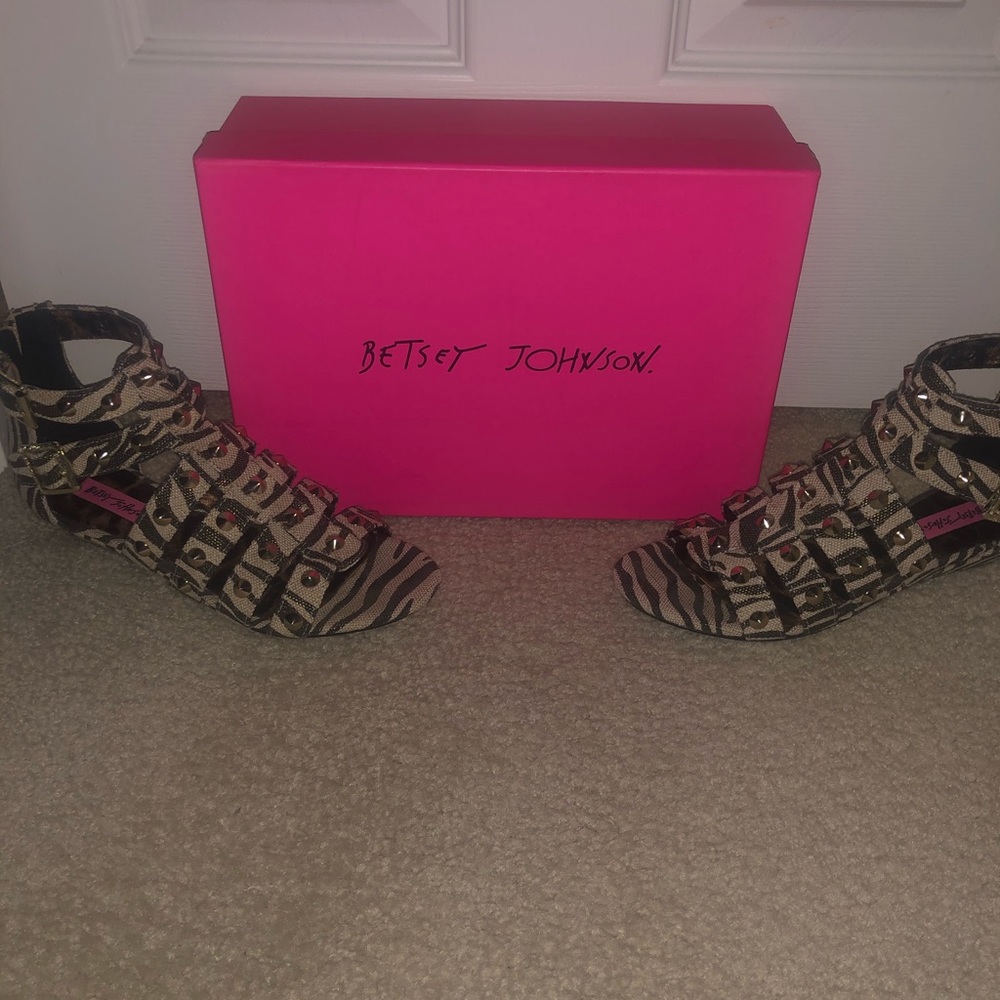 Betsy Johnson zebra print sandal